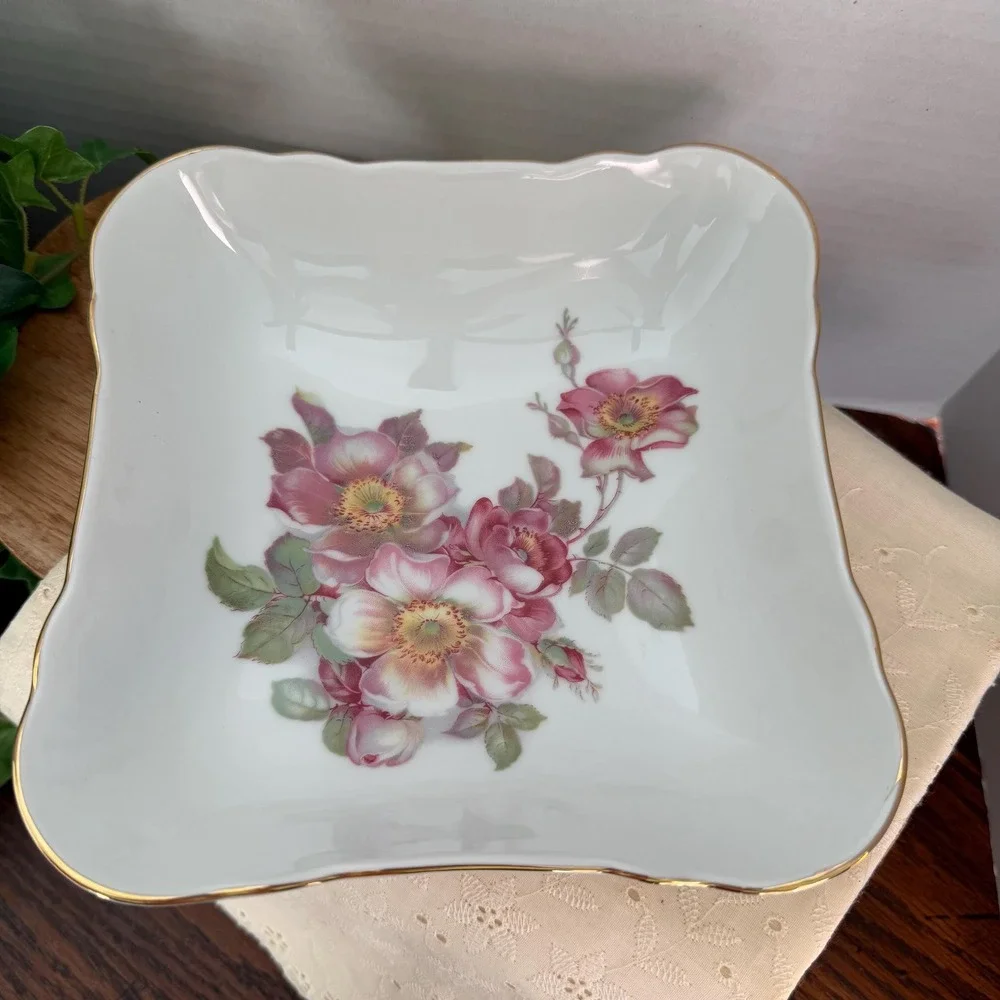 Vintage Schumann Bavaria Wild Rose Porcelain Bowl Gold Trim Germany‎